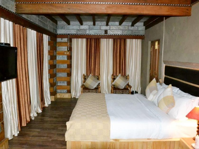 Shobla Kaathkuni Royale Hotel Kulu Exterior foto